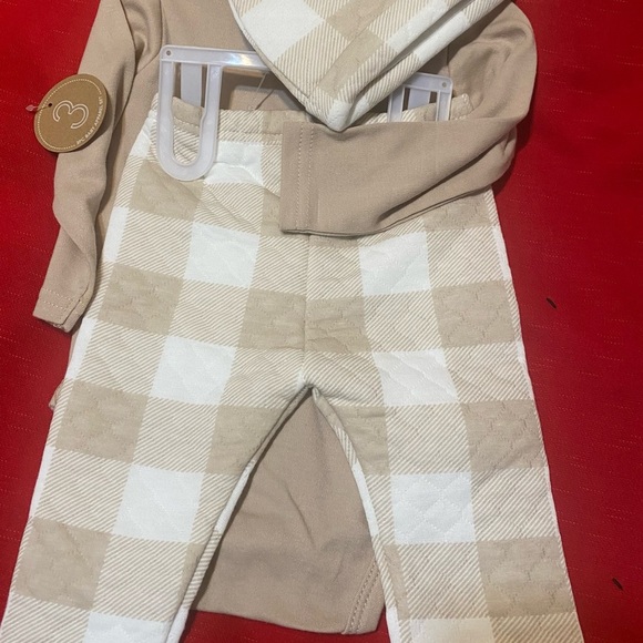 Lila & Jack 3-6 Month 3 Piece Baby Clothes with gingerbread design - Picture 3 of 7